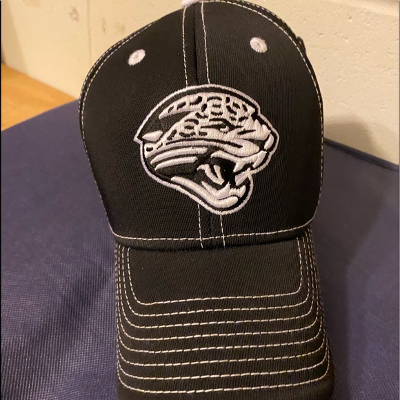 Brand New B&W Jaguars Hat - Picture 1 of 4